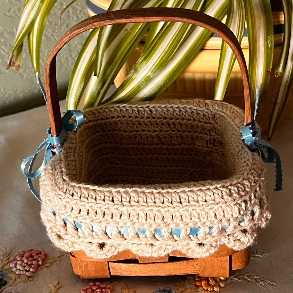 Charming 1985 Longaberger Handwoven Basket w/ Crochet Liner & Blue Ribbon Accent